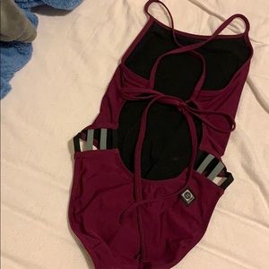 Maroon/black/grey jolyn Gavin tie back